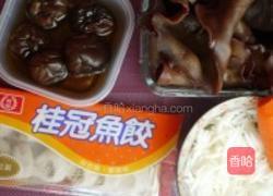 鱼饺羹汤佐香菜的做法图解1