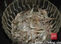 酥香小河虾的做法图解1