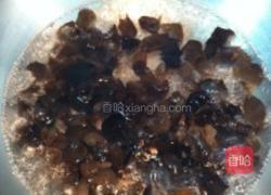 香菜凉拌黑木耳的做法图解2