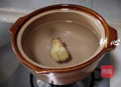 茼蒿鲫鱼汤的做法图解4