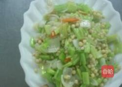 百合炒芡实的做法图解3