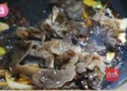 香辣酱肉荞麦面的做法图解3