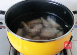 番茄鲜菌排骨汤的做法图解2