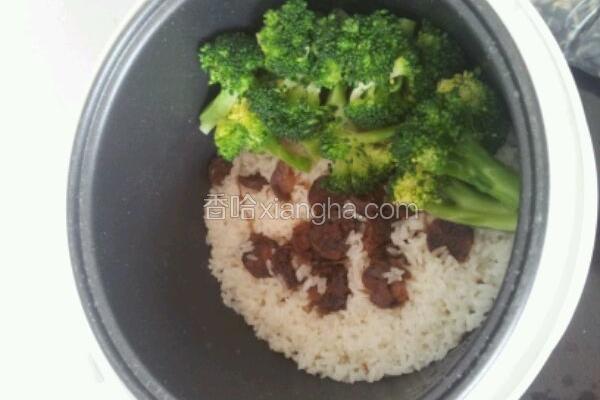香肠煲仔饭