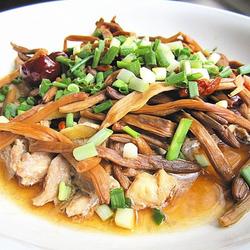 黄花菜蒸鳄鱼肉的做法[图]