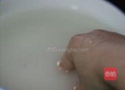 微波炉煮米饭的做法图解1