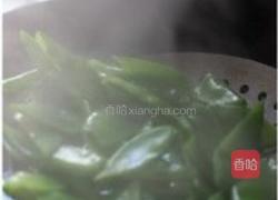 橄菜四季豆炒年糕的做法图解3