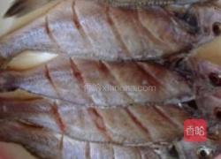 茄汁松子鱼的做法图解1