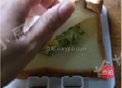 海绵宝宝口袋三明治(3岁半)的做法图解5