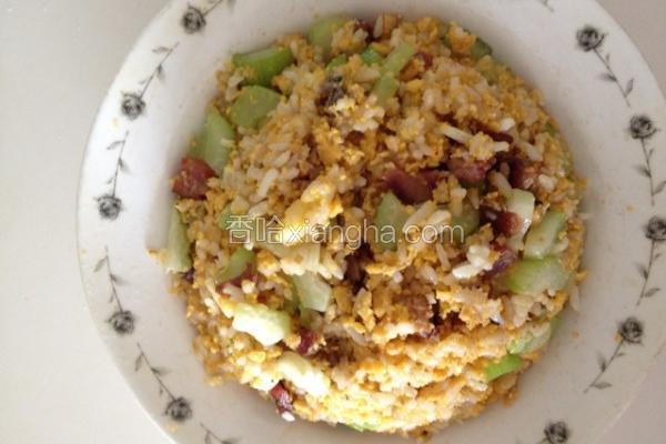 鱼子香肠鸡蛋炒饭