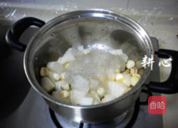 蛤油莲子梨子糖水的做法图解3