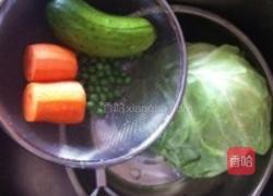 蔬菜汇炒饭的做法图解1