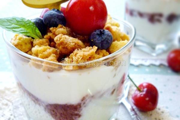 蛋松果香酸奶杯