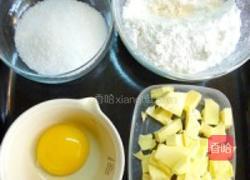 蛋松果香酸奶杯的做法图解1