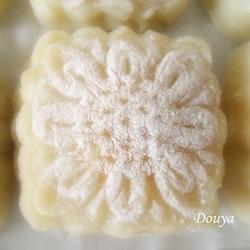 芒果芝士冰皮月饼的做法[图]