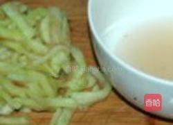 西瓜皮炒肉的做法图解2