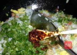 自创鸡蛋香菜火腿肠炒饭的做法图解3