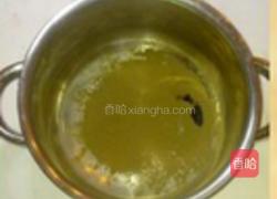 蜜桂花黄桃龟苓膏的做法图解1