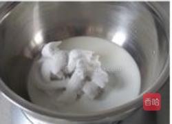 椰香布丁的做法图解1