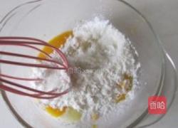 草莓彩绘蛋糕卷的做法图解1