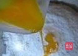 蜂蜜蛋黄吐司的做法图解2