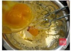 蛋黄葡萄奶酥的做法图解3