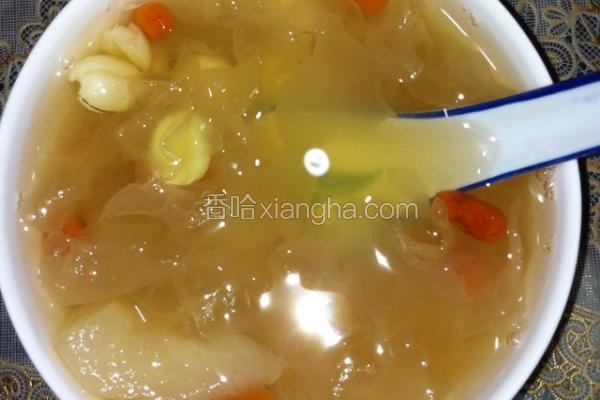 雪梨银耳莲子羹
