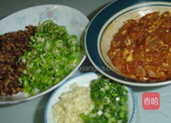 香菇鸡丁炒饭的做法图解1