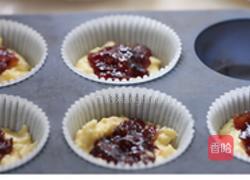 覆盆子果酱夹心蛋糕的做法图解4