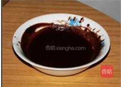 古典猫翻糖巧克力蛋糕配覆盆子奶油霜的做法图解1