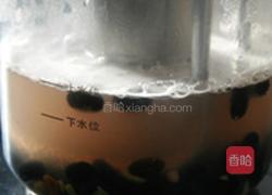 黑豆浆&黑豆培根饼的做法图解2