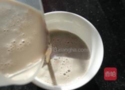 黑豆浆&黑豆培根饼的做法图解3