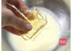 树莓黑布林慕斯的做法图解5