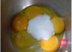 哈密瓜生日蛋糕的做法图解1