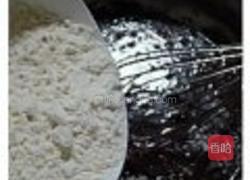 巧克力水果蛋糕卷的做法图解3