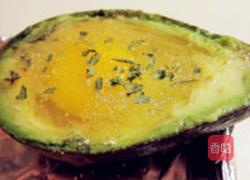 牛油果蛋盅的做法图解3