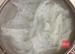 牛奶鸡蛋炖燕窝的做法图解1