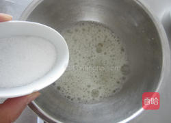 戚风蛋糕的做法图解9