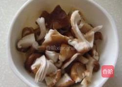 香菇炒油菜的做法图解1