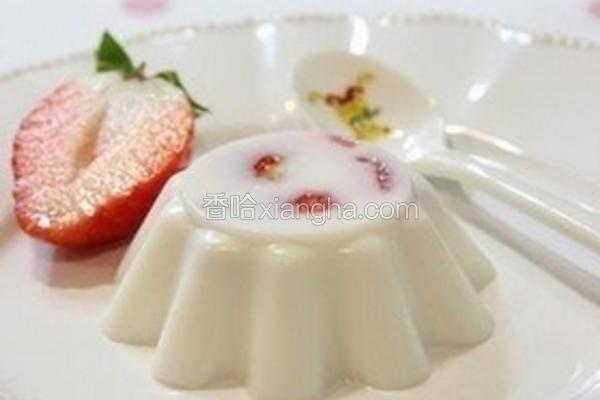 QQ牛奶草莓甜布丁
