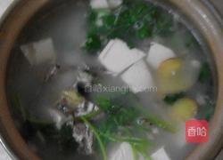 芫茜鱼头豆腐汤的做法图解4