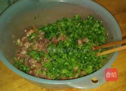 芹菜猪肉馅包子的做法图解2