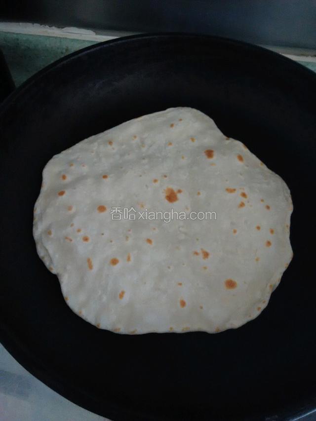 翻面等饼鼓起就熟了。