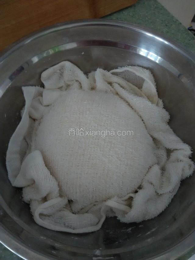 盖上湿毛巾饧上半小时。