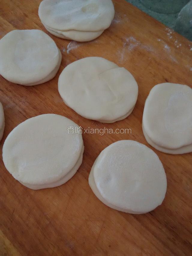 两个摞在一起。