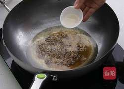 油爆河虾的做法图解5