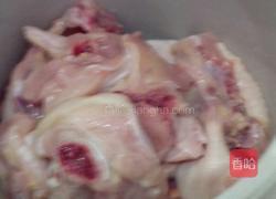 茶树菇炖鸡汤的做法图解2