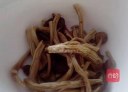 茶树菇炖鸡汤的做法图解3