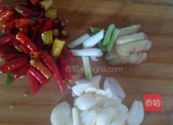 泡椒鸭肠的做法图解2