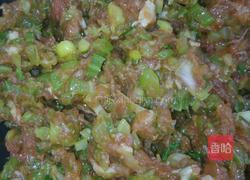 芹菜猪肉水饺的做法图解3